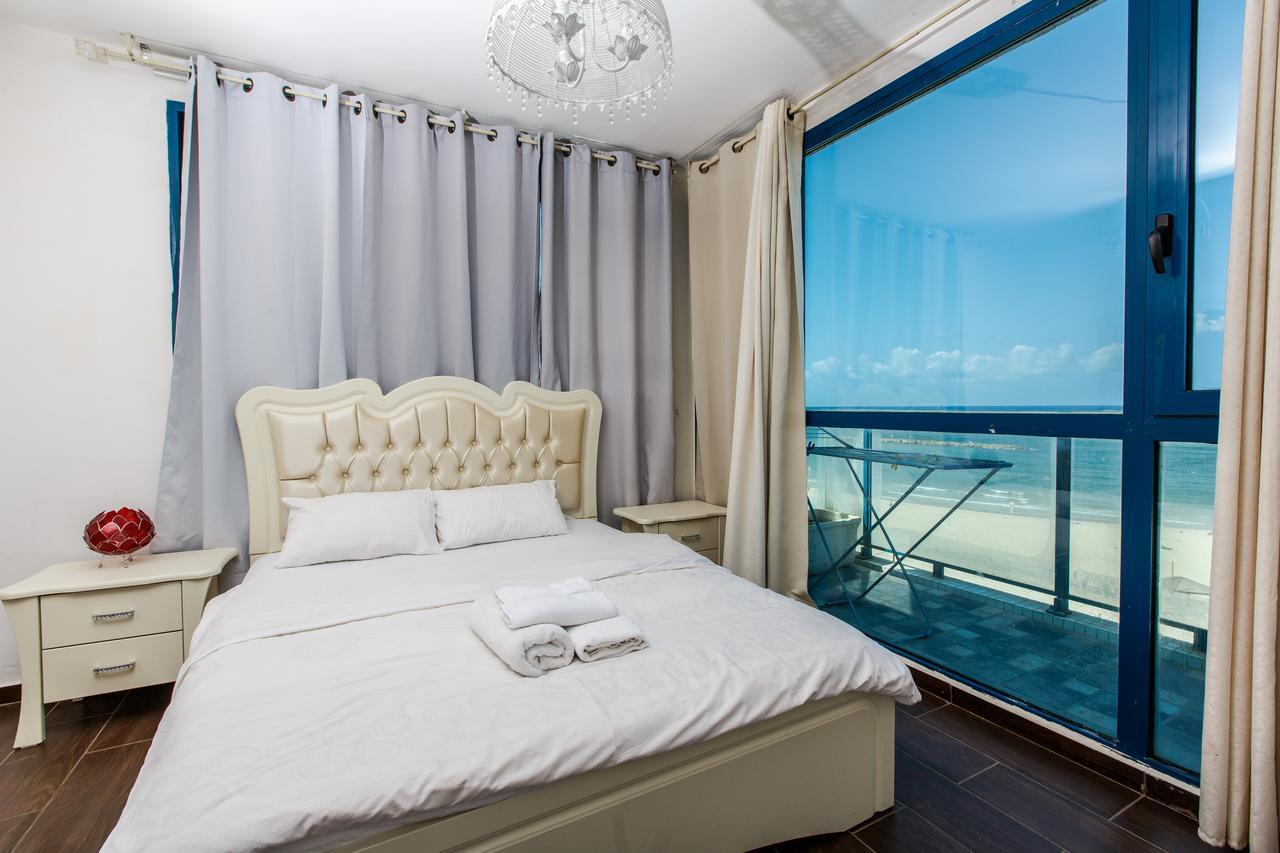 Ocean Front Apartments First Line To The Beach Tel Aviv Exteriör bild