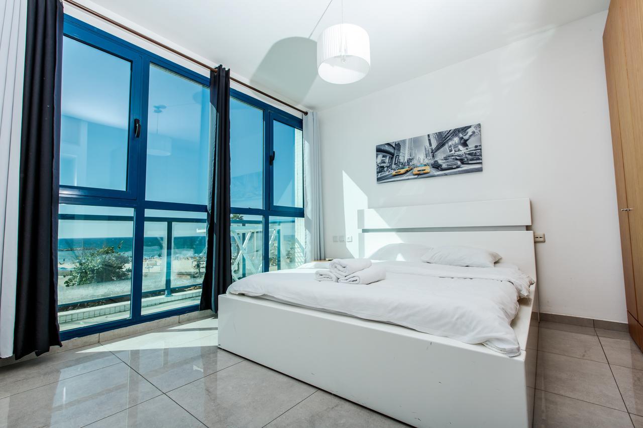 Ocean Front Apartments First Line To The Beach Tel Aviv Exteriör bild