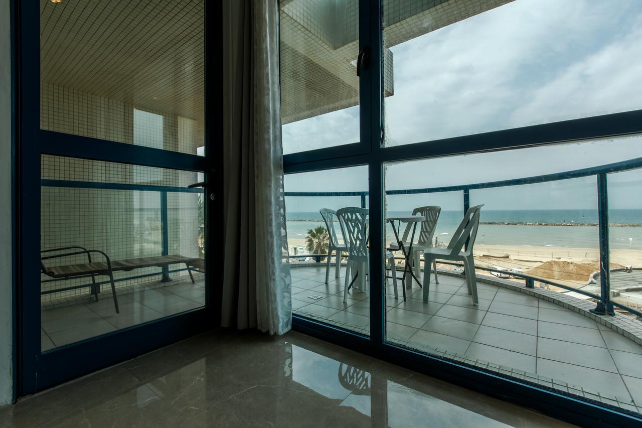 Ocean Front Apartments First Line To The Beach Tel Aviv Exteriör bild