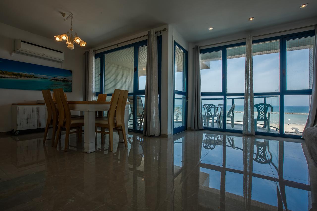 Ocean Front Apartments First Line To The Beach Tel Aviv Exteriör bild