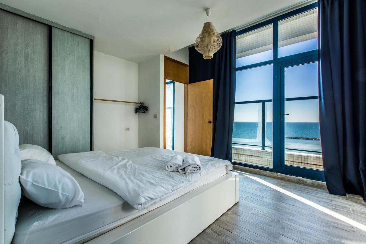 Ocean Front Apartments First Line To The Beach Tel Aviv Exteriör bild