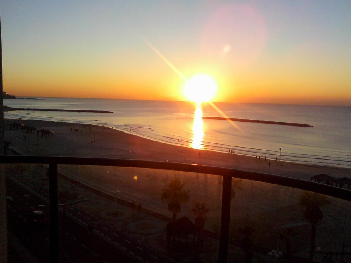 Ocean Front Apartments First Line To The Beach Tel Aviv Exteriör bild